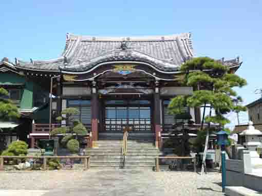 the main hall of Myokakuji Temple