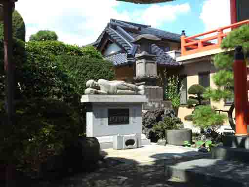 the statue of the dying Buddha