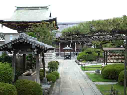 the approach road in Choshoji