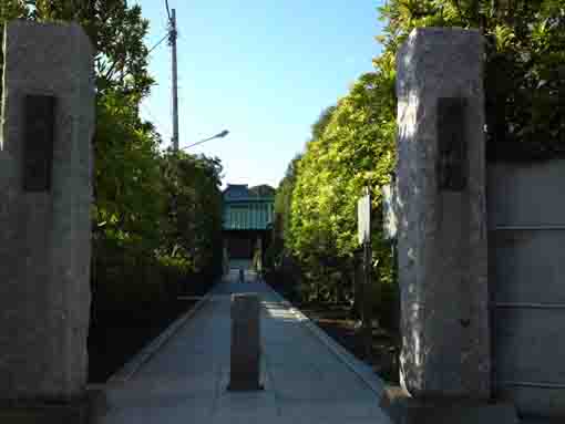 the gate of Dairenji in Urayasu