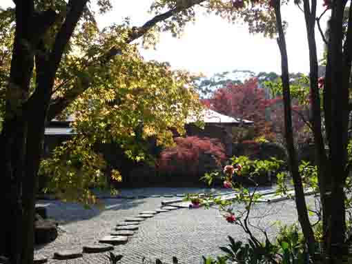 Genshinan and its stone garden in fall