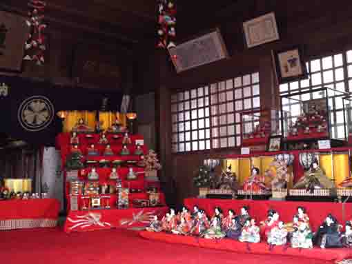 平成３１年安房神社社殿右の雛飾り