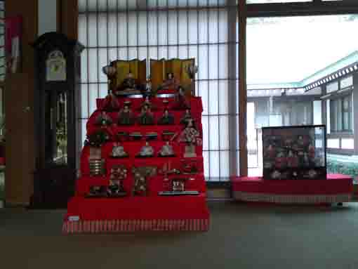 平成３１年法華経寺本院右古時計と雛飾り