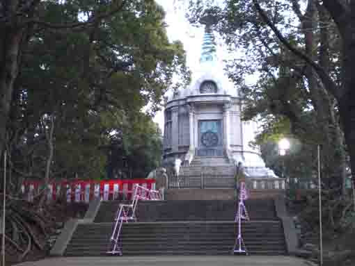 聖教殿の左にある瑞門