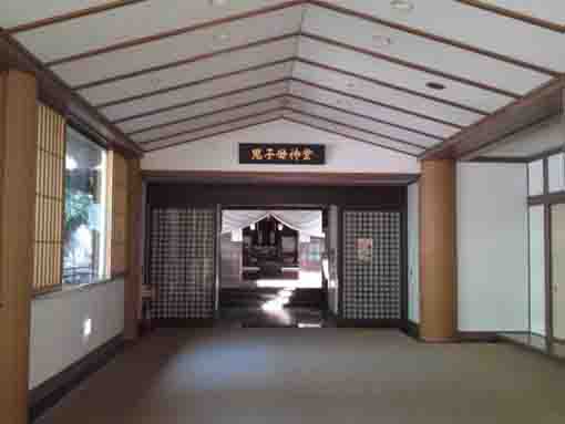 the corridor to Kishibo-jin-do