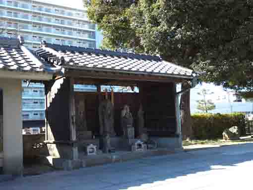 the stone Buddhas in Horenji in Edogawaku