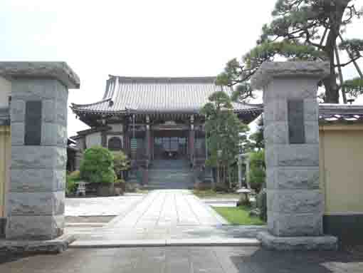 the gate of Daimokusan Jounji Temple
