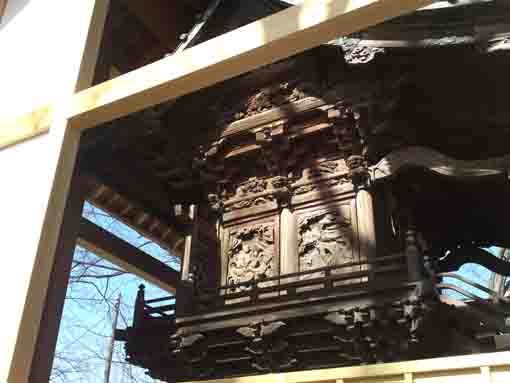a skillful relief on the wall of Seiryu Jinja