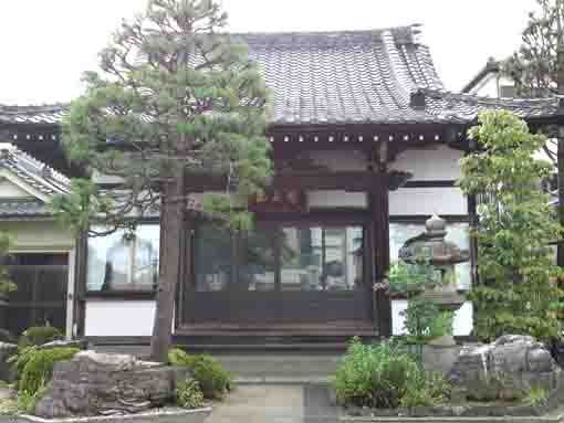 the main hall of Honzoji Temple