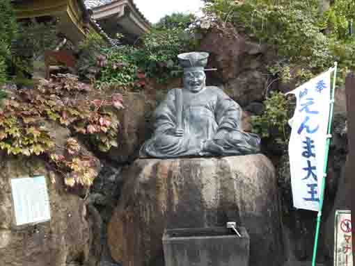 江戸川区鹿骨は鹿や閻魔様の像と花々の見られる散歩道