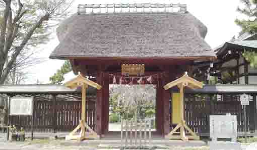 妙好寺茅葺屋根の山門
