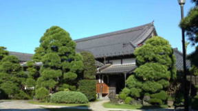 the visitors hall at Myogyoji