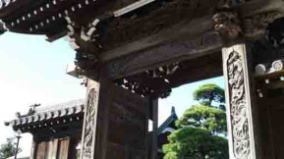 彫刻の施された妙行寺山門