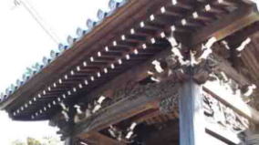 relief of the gate at Myogyo-ji Temple