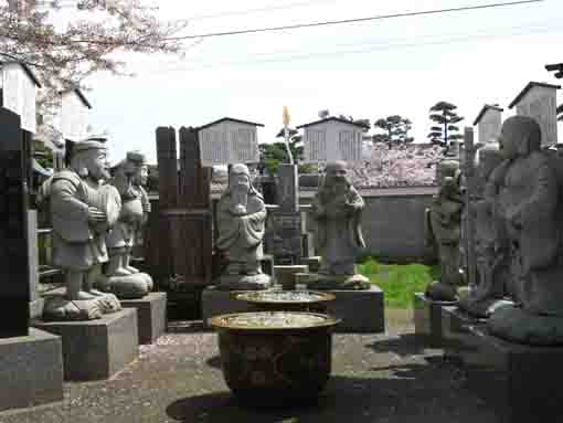 妙応寺桜の下の七福神