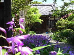 the main hall of Myouonji Temple