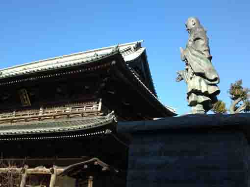 the statue of Nichiren in Hokekyoji