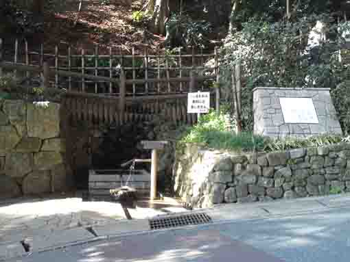 里見公園の羅漢の井