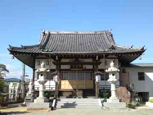 the main hall of Ryukoji Temple