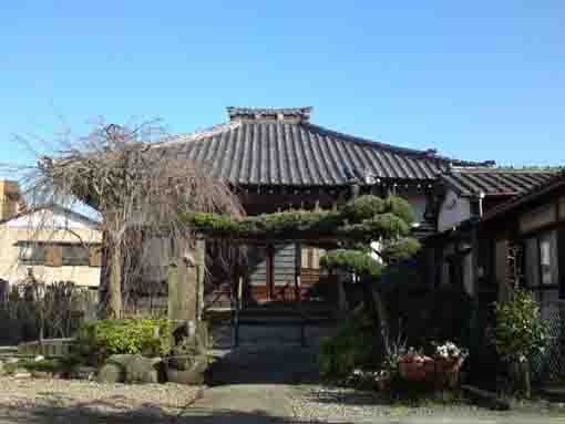 the main hall of Seisanji Temple