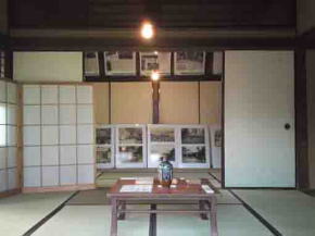 the exhibits in Shiensosha