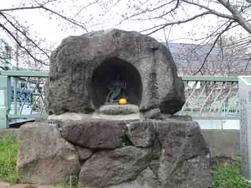 a statue of Shimizu Benten at Ebigawa