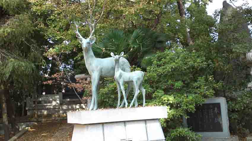 鹿骨鹿島神社鹿の像