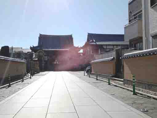 the approach road of Shofukuji in Urayasu