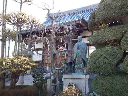 the statue of Nichiren in Shofukuji