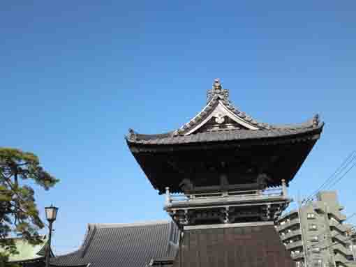 the bell tower in Shokakuji