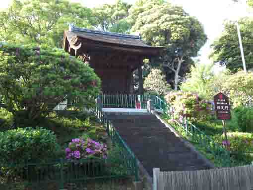 Yonsokumon Gate on the stone steps