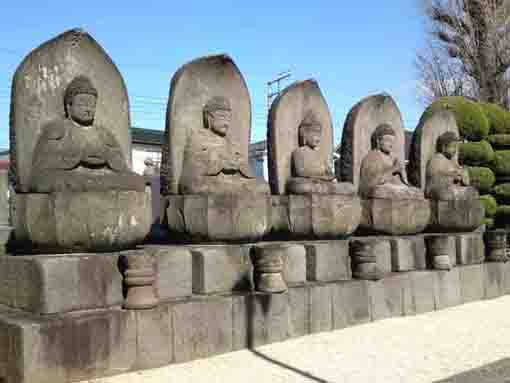 five statues of Buddha in Zanshoji Temple