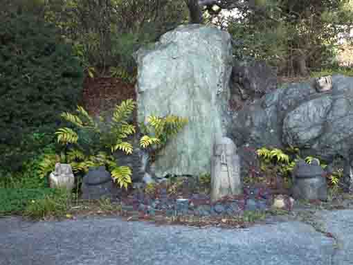 small stone statues in Zentokuji