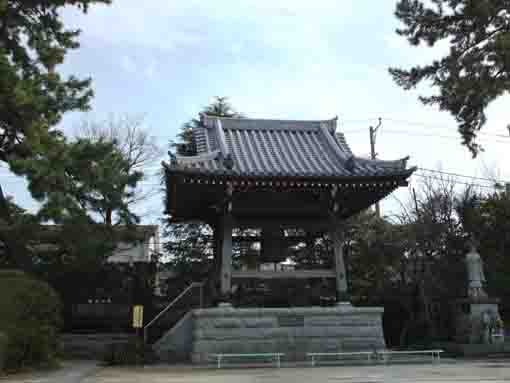 the bell tower in Zenyoji